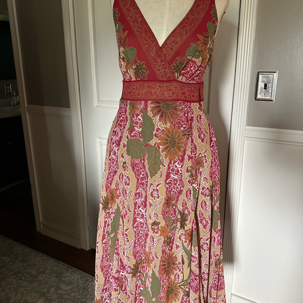 Bandolino Pink Sleeveless V-Neck Maxi Dress ready for spring and summer!